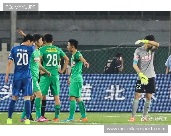 足球球星激烈对骂赛场内外口水战爆发引发球迷热议